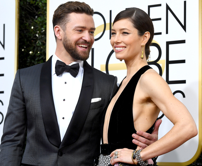 BEVERLY HILLS, CA - JANUARY 08: 74th ANNUAL GOLDEN GLOBE AWARDS -- Pictured: (l-r) Singer/actor Justin Timberlake and actress Jessica Biel arrive to the 74th Annual Golden Globe Awards held at the Beverly Hilton Hotel on January 8, 2017. (Photo by Kevork Djansezian/NBC/NBCU Photo Bank via Getty Images)