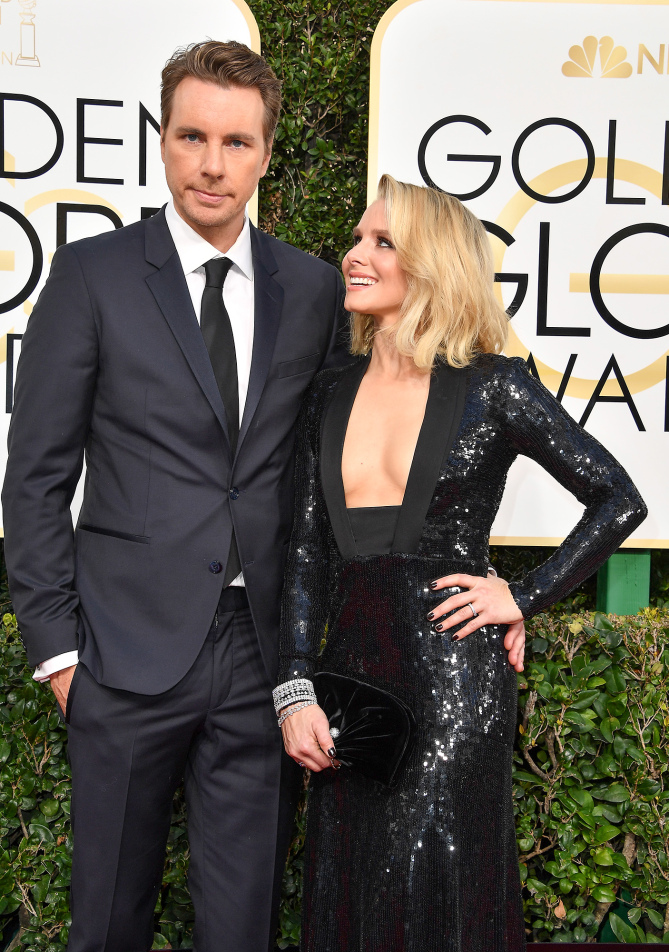 BEVERLY HILLS, CA - JANUARY 08: Actor/filmmaker Dax Shepard (L) and actress Kristen Bell attend the 74th Annual Golden Globe Awards at The Beverly Hilton Hotel on January 8, 2017 in Beverly Hills, California. (Photo by Steve Granitz/WireImage)